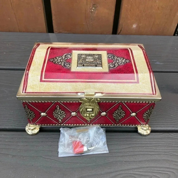 Vtg  Hinged Tin Box With Padlock - Picture 2 of 8